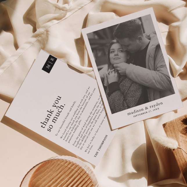 Minimal typografi Chic Monogram Photo Bröllop Tack Kort (Skapare uppladdad)