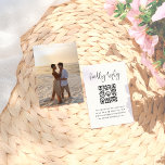 Minimal typografi Foto QR Code Wedding RSVP Tilläggskort<br><div class="desc">Ett RSVP-kort för att matcha vår favoritsamling efter festfotobröllop. Den här designen har en minimal och elegant typografi. Det finns en QR-kod till RSVP online och se annan information på din bröllopswebbplats. Baksidan av designen har det anpassade fotot som passar perfekt till framsidan. Visa den samling som är länkad på...</div>