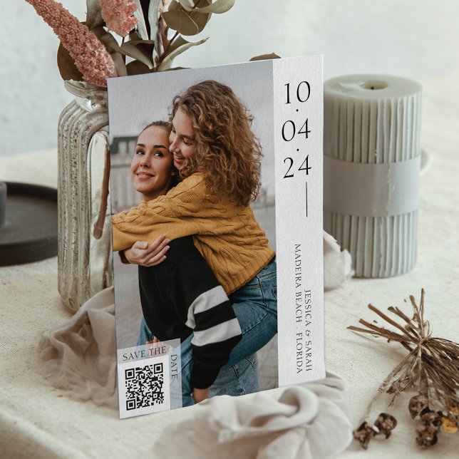Minimal typografi - fotospara datum QR-kod Inbjudningar (Minimal Typography Photo Save The Date QR Code Invitation)