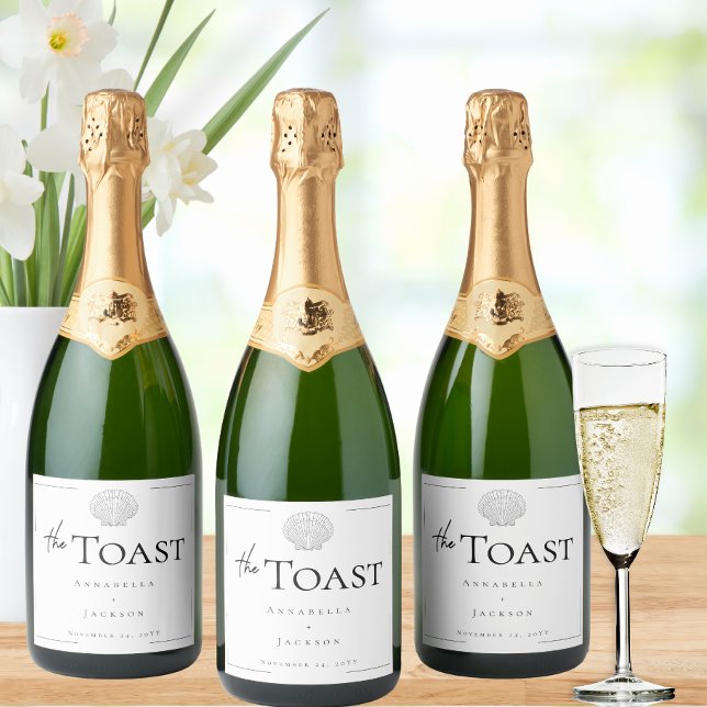 Minimal typografi, svart och vitt sjögränssnitt Br (Minimal Typography Black & White Seashell Wedding Sparkling Wine Label)