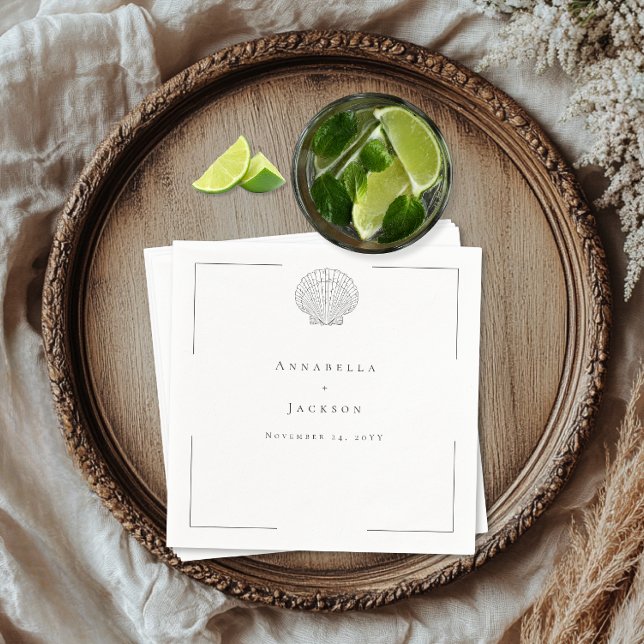 Minimal typografi, svart och vitt sjögränssnitt Br Pappersservett (Minimal Typography Black & White Seashell Wedding Cocktail Napkin)