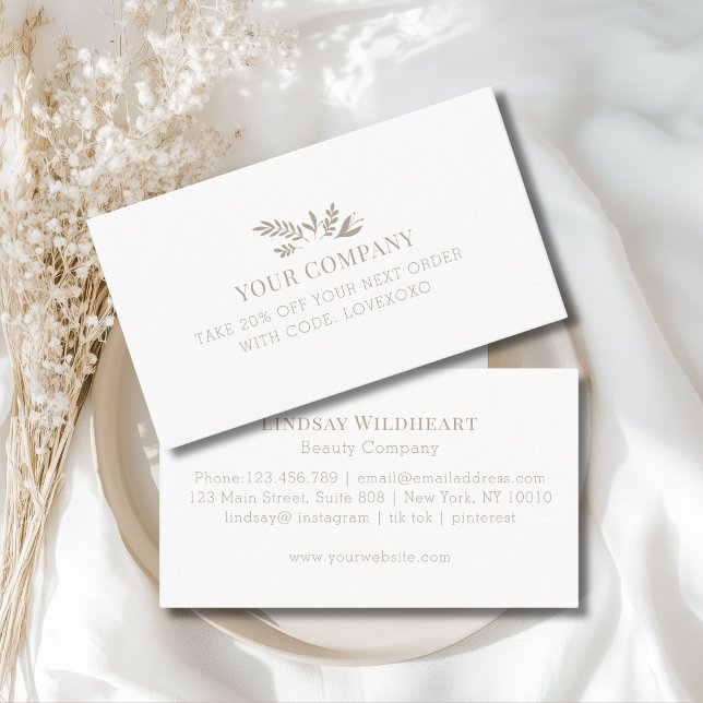 Minimal vit botanisk salong rabattkort (Custom Minimal Floral White Botanical Salon Discount Card)