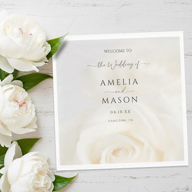 Minimal vit ros Elegant Skrift Bröllop Välkommen  Pappersservett (Minimal White Rose Elegant Script Wedding Welcome Napkins)