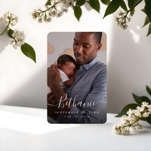 Minimal, vit skript Baby Namn överlägg med Baby-fo Magnet