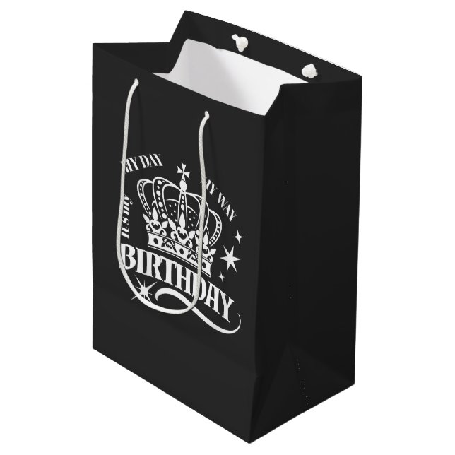 Minimal White Crown Birthday Typography Black (Framsidan Vinklad)