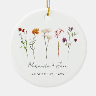 Minimal WildblomLesbisk Pride Blommigt Bröllop Julgransprydnad Keramik