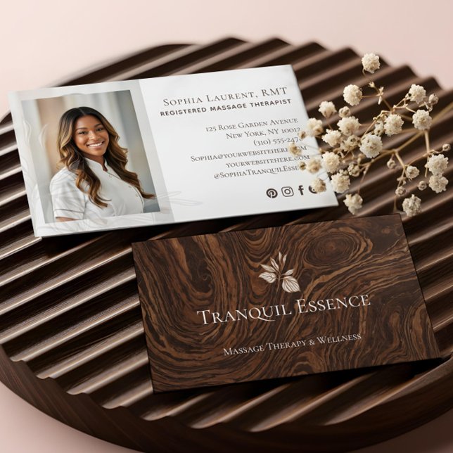 Minimal Woodgrain Leaf Massage Therapist Photo Visitkort (Minimal Woodgrain Leaf Massage Therapist Photo Business Card)