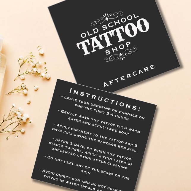 Minimala instruktioner för fet tatuering av efterv fyrkantigt visitkort (Minimal Bold Tattoo Artist Aftercare Instructions Square Business Card)