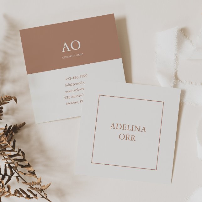 Minimalist Brown Geometric Elegant Consultant Fyrkantigt Visitkort (Skapare uppladdad)