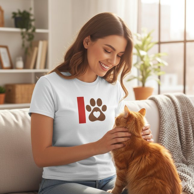 Minimalist Cat Mom T-Shirt - Brown Paw Print Heart (Skapare uppladdad)