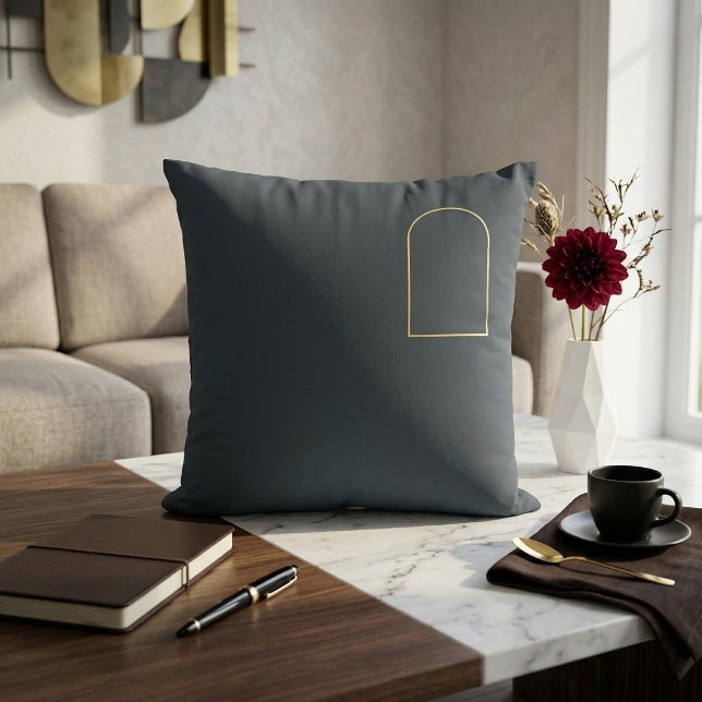 Minimalist Charcoal Throw Pillow - Matte Gold Arch Kudde (Skapare uppladdad)