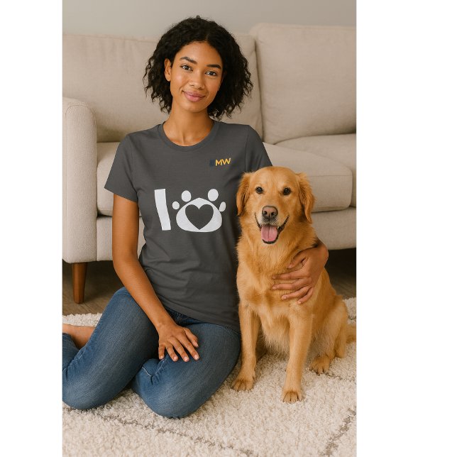 Minimalist Dog Mom Shirt | Paw Print Heart Tee (Skapare uppladdad)