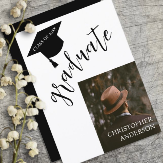 Minimalist Grad Cap Black & White Graduation Meddelande (Skapare uppladdad)