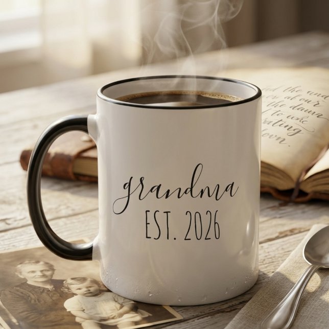 Minimalist Grandma Est Year Elegant Script Design Mugg (Skapare uppladdad)