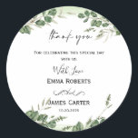 Minimalist Greenery Thank You Round Sticker Runt Klistermärke<br><div class="desc">Say thank you in style with this minimalist greenery round sticker. Perfect for sealing favor bags,  envelopes,  or thank-you cards at your modern wedding. Clean design and elegant greenery make it ideal for any greenery-themed celebration.</div>