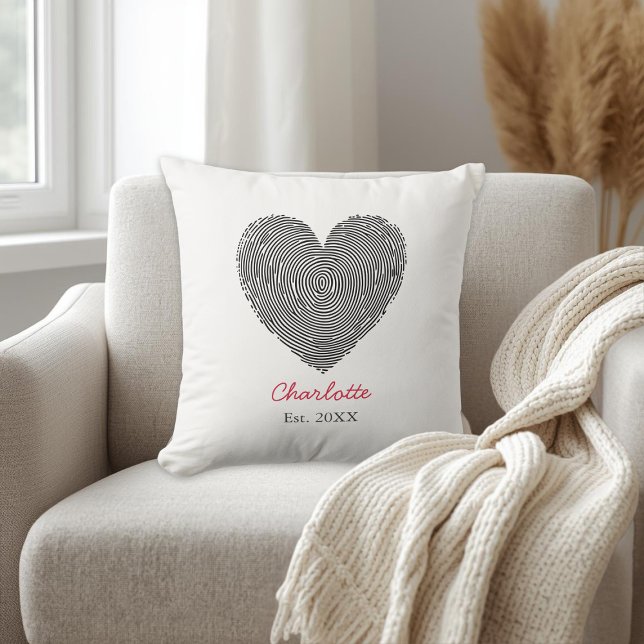 Minimalist Heart Fingerprint Personalized Name Kudde (Skapare uppladdad)