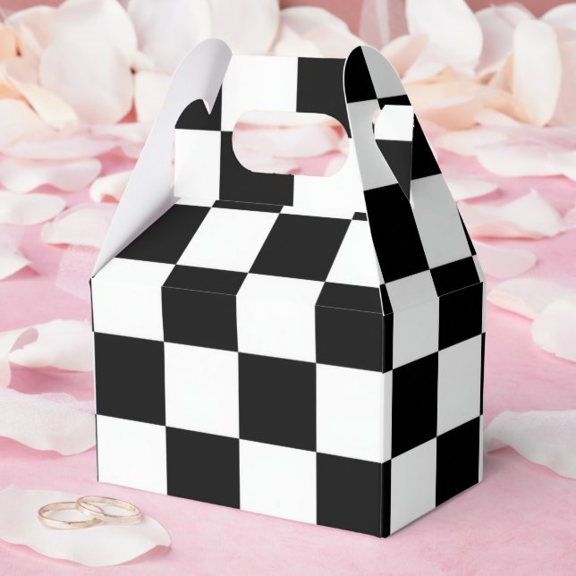 Minimalist Retro Checkered – Monochrome Streetwear Presentaskar (Bröllop)