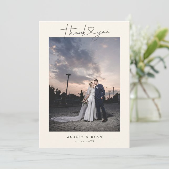 Minimalist Simple Script with Heart Wedding Photo Tack Kort (Stående Fram)