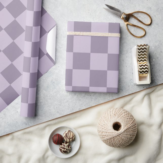 Minimalist Soft Lavender Checkerboard Pattern Presentpapper (Hantverk)