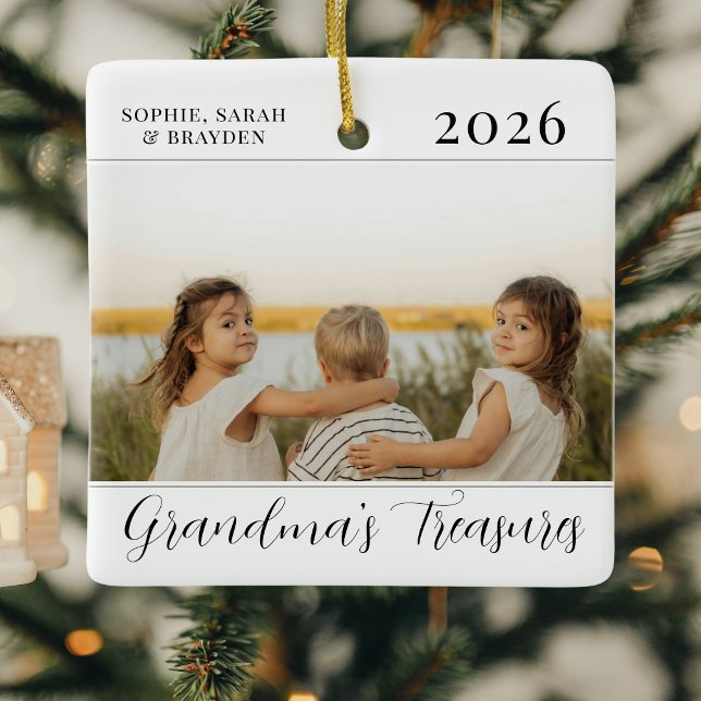 Minimalistisk 2-bilds julpresent till mormor julgransprydnad keramik (Elegant minimalist 2 photo christmas gift for grandma grandmother godmother with names year)