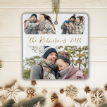 Minimalistisk 3-fotomakning jul julgransprydnad keramik<br><div class="desc">Modern enkel Elegant Kalligrafi Guld White 3, par Photo Collage God jul Skriptkeramiska prydnadsföremål. Den här festliga, minimalistiska, vimatiska tre fotot helgdag Ornament har ett söt-rutnätsfotokollage och Familj namn och år! Familjen namn är skriven i ett handskript med snabba bokstäver i guld på vit färg-bakgrund. På motsatt sida ett foto...</div>