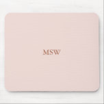 Minimalistisk anpassningsbar för  rosa i initialer musmatta<br><div class="desc">Elegantens anpassade namn monogram initialer  rosa fast,  tjock färg feminin-musmatta. Minimalistisk,  enkel,  modern utformning av snyggten. Dusty ro anpassade serif-text på  rosa,  fast bakgrund för färg.</div>
