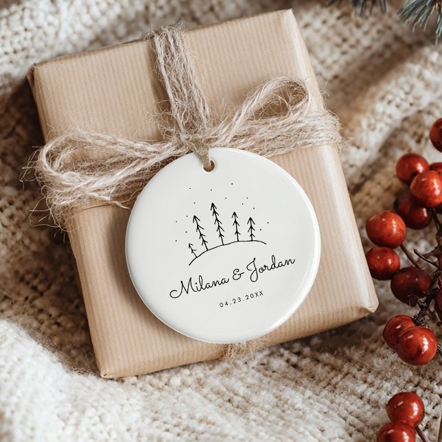 Minimalistisk Anpassningsbar par Namn datum Modern Julgransprydnad Keramik (Skapare uppladdad)