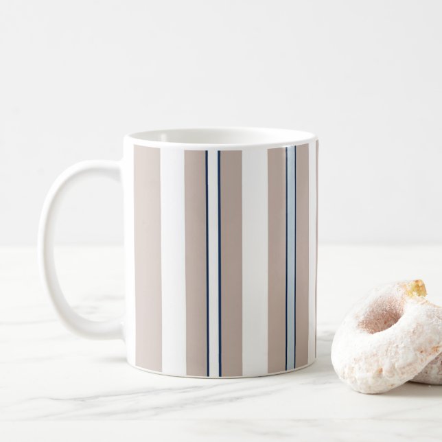 Minimalistisk beige, vit och blå strimlad kaffemugg (Med munk)