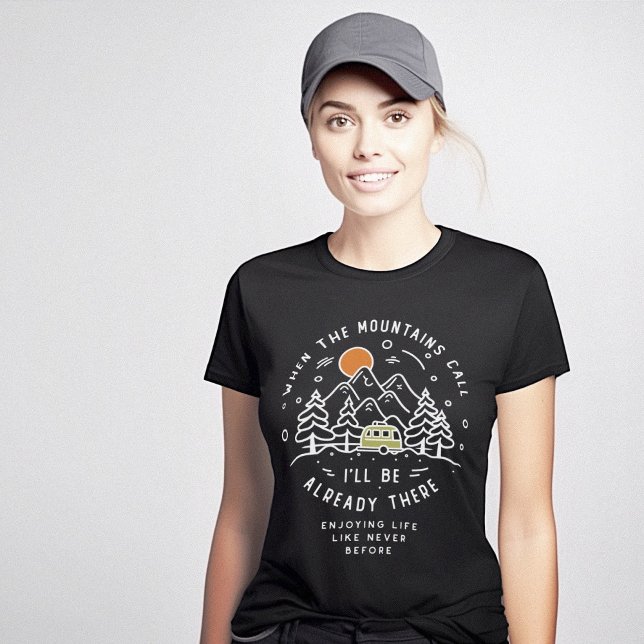 Minimalistisk bergskedja t shirt (Mountains Calling Camping Trailer Minimalist T-Shirt)