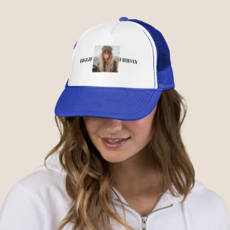 Minimalistisk "Biggie Friday"-text och anpassad bi Keps
