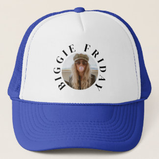 Minimalistisk "Biggie Friday"-text och anpassad bi Keps