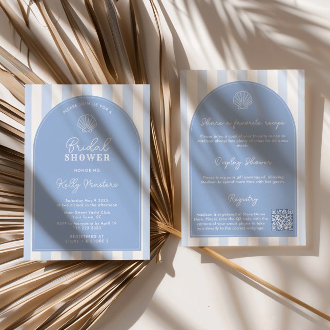 Minimalistisk blå och vit strandbröllopsfest för b inbjudningar (Simple blue and white seashell beach bridal shower double-sided invitation with QR code)