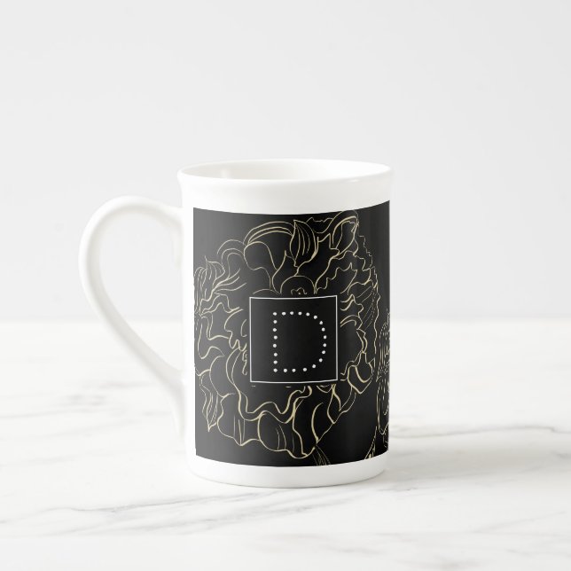 Minimalistisk Blommigt Hand plockade Monogram Benporslin Mugg (Vänster)