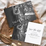 Minimalistisk Bröllop spara datum-fotofil Flygblad<br><div class="desc">Budgetkort för Bröllop spara datum som har ett foto på framsidan och baksidan. Korten Save the Date Fall,  Autumn,  Winter,  Vår eller Summer innehåller en modern handskriven typografi med kursiva skript som är elegant,  enkel och modern till använda efter att du har minimalistisk enkel bröllopsdag firande.</div>