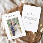 Minimalistisk Bröllop-Tack-foto Tack Kort<br><div class="desc">Tack,  Romantic Bröllop.. Kort som har ett foto på framsidan och baksidan. Tack-korten innehåller en modern handskriven kursiv skripttypografi som är elegant,  enkel och modern till använda efter att du minimalistiskt enkelt bröllopsdag firande.</div>