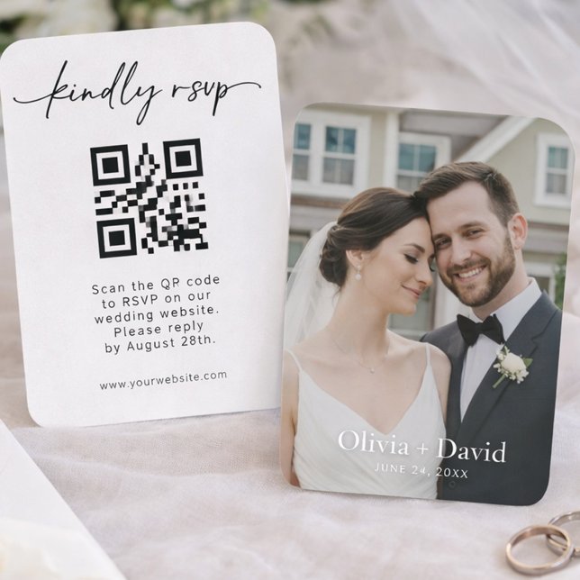 Minimalistisk bröllops-RSVP QR-kod skriptdesign Visitkort (Classy wedding website sign with bride and groom photo)