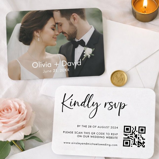 Minimalistisk bröllopsfoto och skript RSVP-design Visitkort (Modern wedding RSVP QR code card with photo)