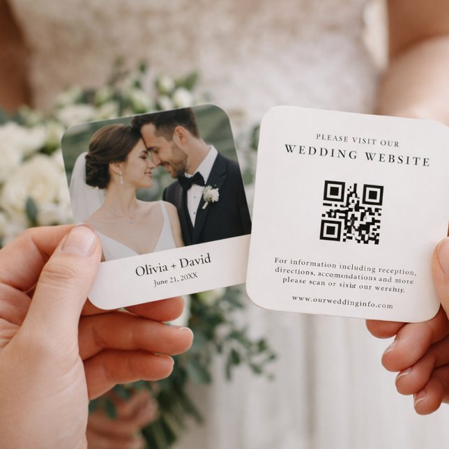 Minimalistisk bröllopswebbplats QR-kod anmälan Fyrkantigt Visitkort (Wedding website QR card with couple photo for elegant invitation suites)