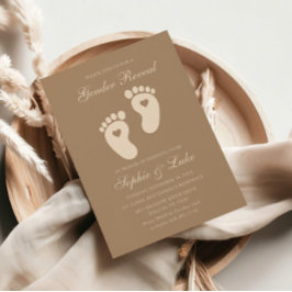 Minimalistisk bruna fotavtryck Gender Reveal Party Inbjudningar