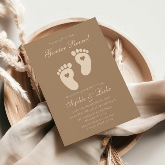 Minimalistisk bruna fotavtryck Gender Reveal Party Inbjudningar (Skapare uppladdad)