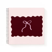 Minimalistisk burgunderfärgad spiralanteckningsbok