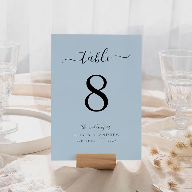 Minimalistisk Calligraphy-skript Dusty Blue Bröllo Bordsnummer (Minimalist Calligraphy Script Dusty Blue Wedding Table Number)