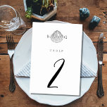 Minimalistisk Clam Seashell Monogram Bröllop Bordsnummer<br><div class="desc">En minimalistisk utformning av tropiska musslor i monogram bröllop. En enkel design som användor en skiss av ett clam-säsongsskal för att skapa ett klassiskt monogram för elegant. En charmerande svart och vit tropisk strand med rustiska drag och klassmanustypografi. En elegant kuststrand tog bröllop bordsnummer-kort med modern inslag. Det finns även...</div>