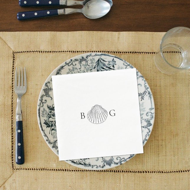Minimalistisk Clam Seashell Monogram Bröllop Pappersservett (Minimalist Clam Seashell Monogram Wedding Napkins)