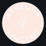 Minimalistisk Coral Bröllop Personlig Namn Classi Runt Klistermärke<br><div class="desc">Den här neutralten i personlig tackar du för att du har bröllopsmärken är ett vackert tillägg till alla bröllop firande. Anpassadets klistermärken är designade för att ge ditt bröllop en personlig beröring eller tack för dina gåvor. De komar i olika former och storlekar. Dessa klistermärken kan också användas för att...</div>