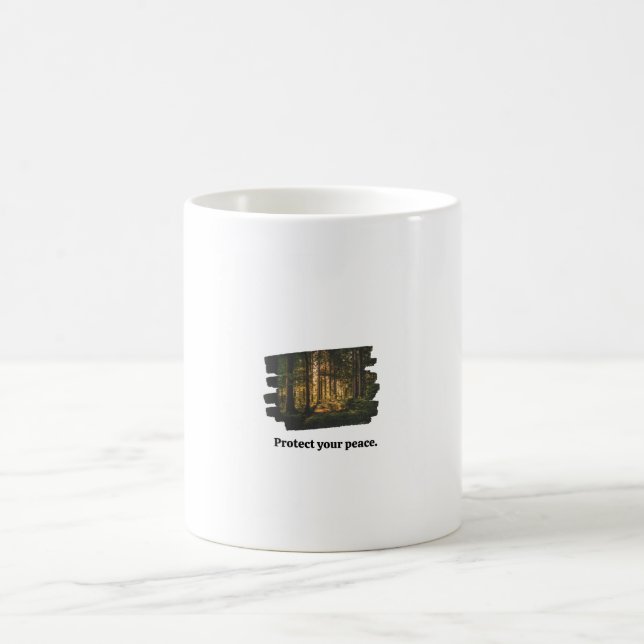 Minimalistisk dimmig skog Skydda din frid Kaffe  Kaffemugg (Center)