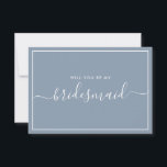 Minimalistisk Dusty Blue Bridesmaid Frieri Inbjudningar<br><div class="desc">Minimalistiskt Modern Dusty Blue Calligraphy Bridesmaid Frieri. Brudens sida frieri kort och inbjudan. Innehåller trendig- och snyggt-skriptteckensnitt och pastelldamm i blått färg.</div>