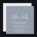 Minimalistisk Dusty Blue Modern Bröllop Inbjudningar<br><div class="desc">Modern bröllopsinbjudan med en enkel design med namn i en elegant-skripttypografi och din händelseinformation i ett minimalistiskt sans serif-teckensnitt. Allt inslag är i vitt över en dammig blå bakgrund. Den här chicens bröllopsinbjudan fungerar bra för ett vår,  sommar eller vinterbröllop.</div>