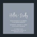 Minimalistisk Dusty Blue Modern Bröllop Inbjudningar<br><div class="desc">Modern bröllopsinbjudan med en enkel design med namn i en elegant-skripttypografi och din händelseinformation i ett minimalistiskt sans serif-teckensnitt. Allt inslag är i vitt över en dammig blå bakgrund. Den här chicens bröllopsinbjudan fungerar bra för ett vår,  sommar eller vinterbröllop.</div>