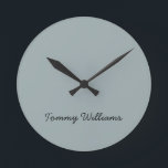 Minimalistisk Dusty Blue-Professionell enkel Rund Klocka<br><div class="desc">Dessa enkla,  minimalistiska texter kan vara personlig att inkludera ett namn eller valfri text. Om du inte vill ha någon text och bara vill ha en tom text kan du helt enkelt ta bort texten.</div>